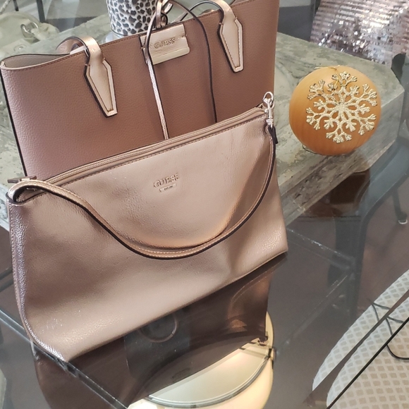 Guess Handbags - ❤Guess purse set!